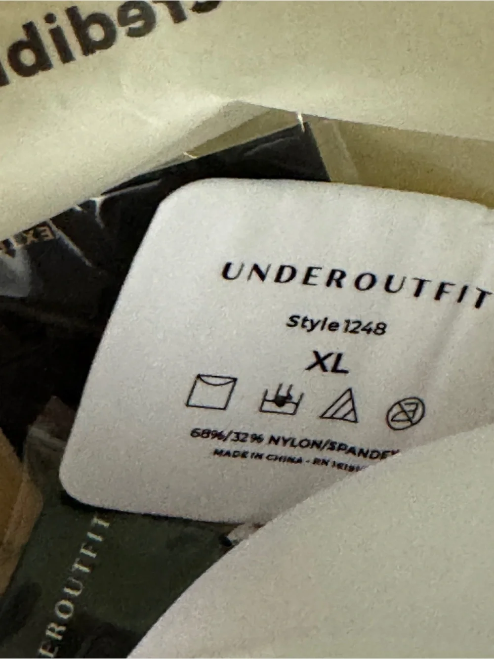 Strapless White V-Notch Bra - Picture 4 of 4